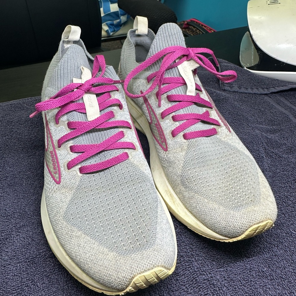 Brooks Women's Gray and Pink Sneakers